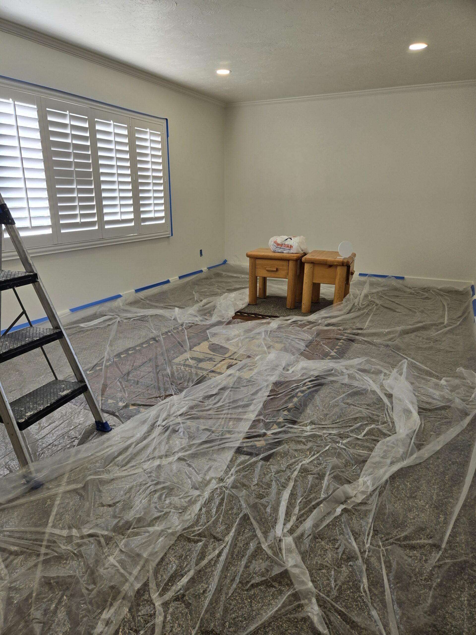 Drywall sanding containment setup for a cleaner finishing process
